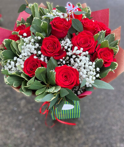 dozen red valentines roses