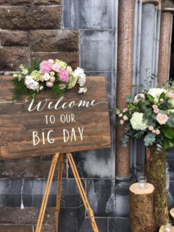 Entrance Vintage Welcome Sign